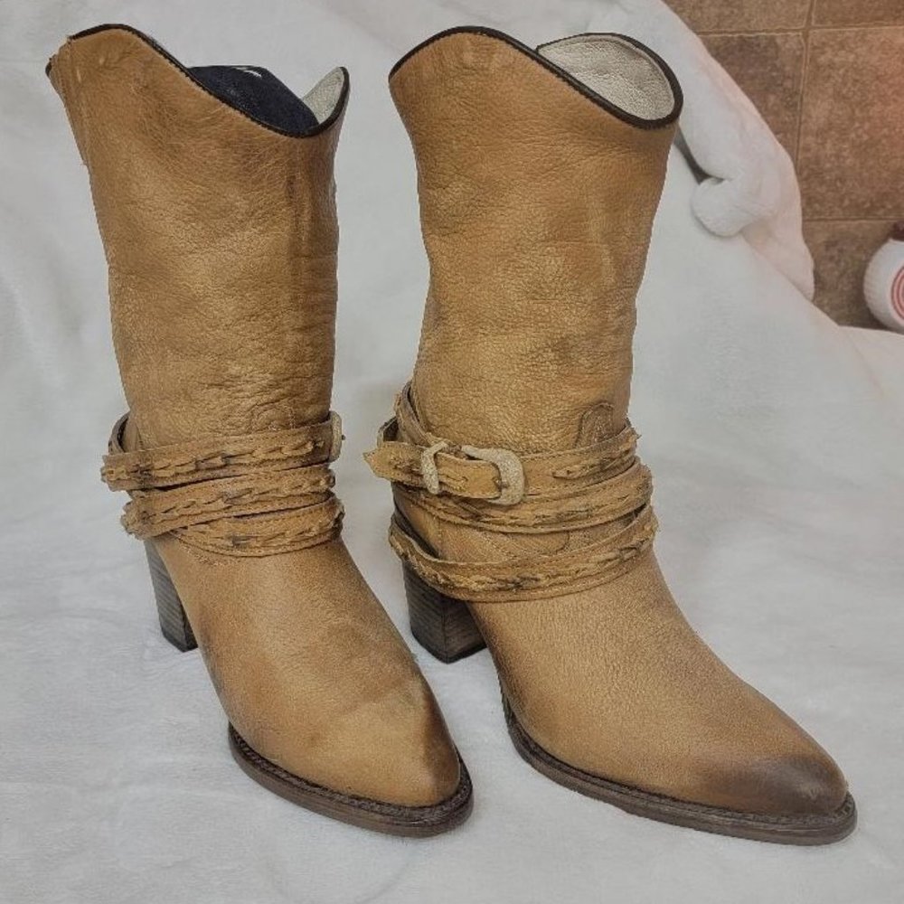 FREEBIRD CADENCE TAN ZIPPERED BOOT